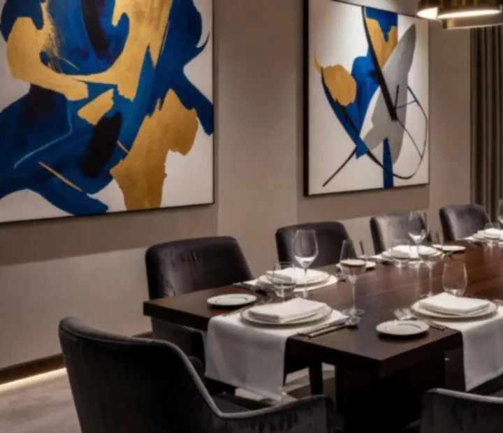 Prywatna sala restauracyjna z eleganckim wystrojem przygotowana na spotkanie firmowe